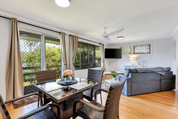 Sanctuary Lakes Fauna Retreat with Australian Directory