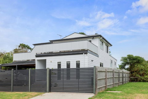 Sanctuary Lodge By Ready Set Stay - BYO LINEN & TOWELS - Australian Directory 2