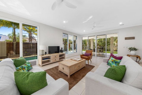 Sand And Sea Beach House - Australian Directory 2