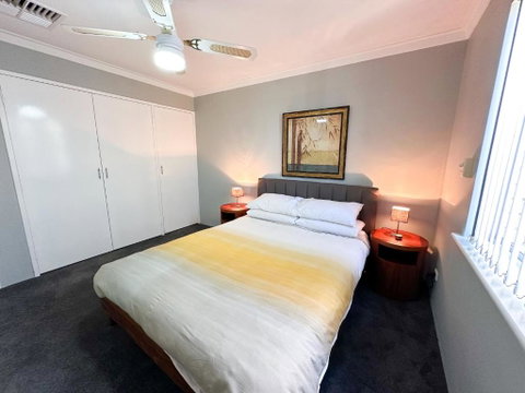 Rockingham Palace - Australian Directory 0