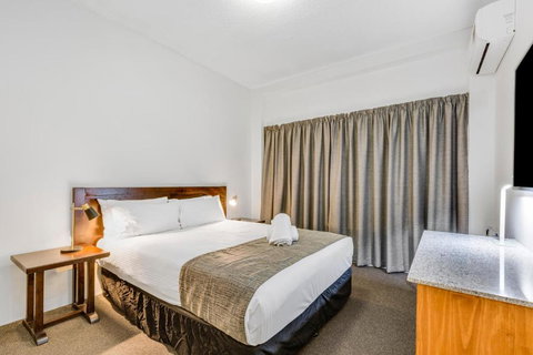 Rockhampton Riverside Central Hotel Official - Australian Directory 0