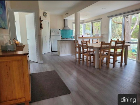 Sanders Beach House - Australian Directory 3