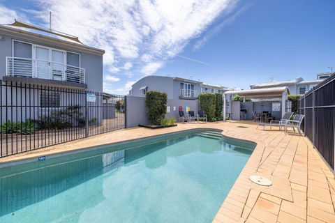 Sandcastles 4 -8 Ala Moana Way - Australian Directory 0