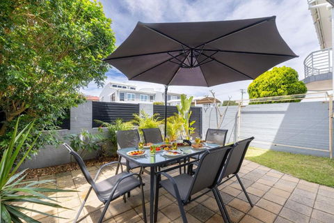 Sandcastles 4 -8 Ala Moana Way - Australian Directory 3
