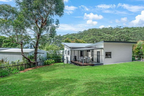 Sandlines At Hyams Beach - Australian Directory 2