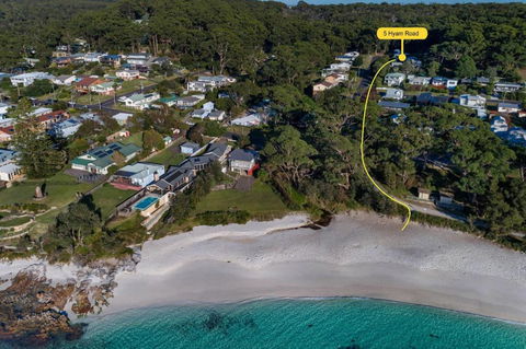 Sandlines At Hyams Beach - Australian Directory 1