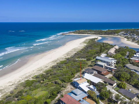 Sandpiper Beachfront House - Hastings Point - Australian Directory 2