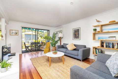 Sandpiper, Hyams Beach - Australian Directory 0