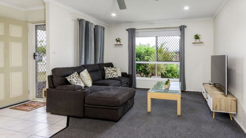 Sandstone Cove At Sandstone Point - Australian Directory 3