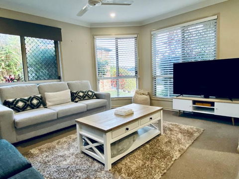 Sandstone Point Holiday Home - Australian Directory 0