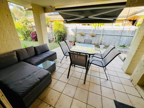 Sandstone Point Holiday Home - Australian Directory 2