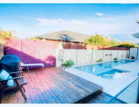 Sandstone Point Luxury 5 Bedroom Home - Australian Directory 2