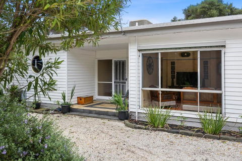 SANDY ANN At Lonnie - Australian Directory 1