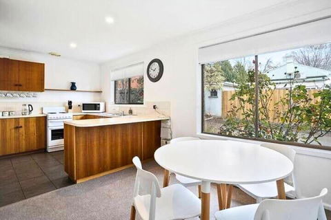Sandy Bay Cozy Cottage Close To CBD - Australian Directory 1