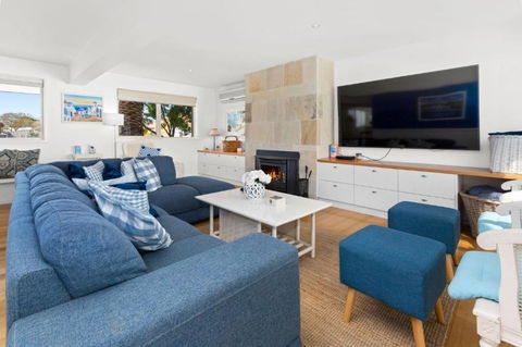 SANTORINI BEACH HOUSE SAFETY BEACH - Australian Directory 1