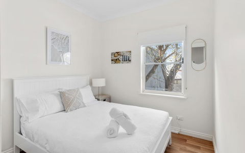 SEA BREEZE @ Smugglers Inn - Australian Directory 1
