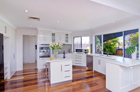 SEACLUSION 5 Bed Waterfront, Sleeps 12 - Australian Directory 1