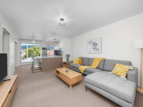 Sandy Bay Apartment With Hobart River View, Near UTAS - Stroll To Cafes And Shops - Australian Directory 0