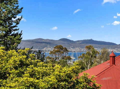 Sandy Bay Apartment With Hobart River View, Near UTAS - Stroll To Cafes And Shops - Australian Directory 1