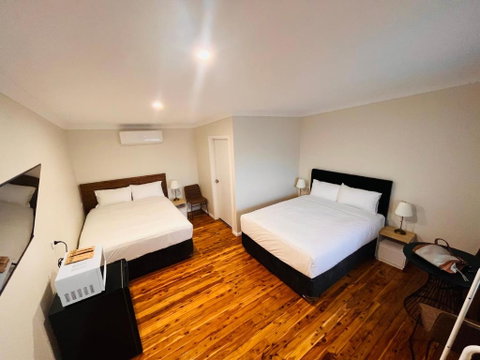 Seven Inn - Australian Directory 2