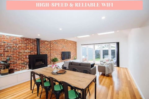 SENSATIONAL Renovated Cottage In Beautiful Seddon - Australian Directory 1
