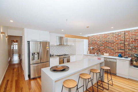 SENSATIONAL Renovated Cottage In Beautiful Seddon - Australian Directory 3