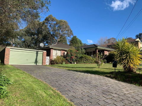 Serene 4-bedroom House In Melbourne East - Australian Directory 0