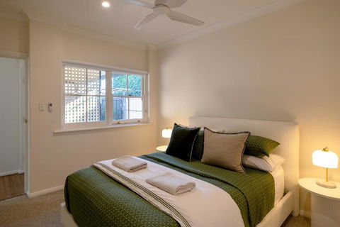 Serene Retreat On The City Fringe - Australian Directory 2