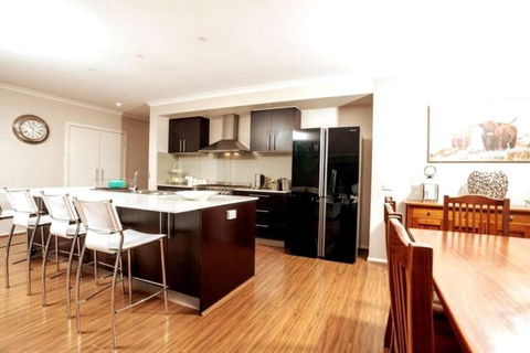 Serene South Morang Retreat - Australian Directory 1