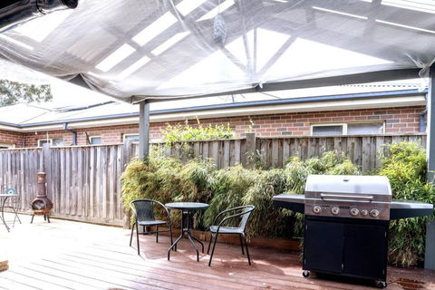 Serene South Morang Retreat - Australian Directory 3