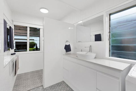 Sherwood Cottage - Australian Directory 2