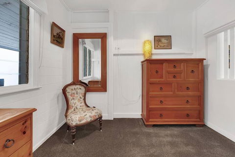 Sherwood Cottage - Australian Directory 3
