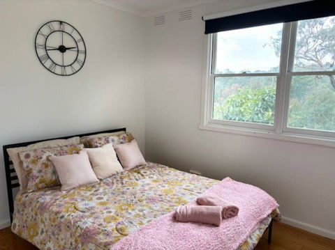 Spacious 4 Bed, 2 Lounge, 2 Bath, Acre Home With Tree Top Views - Yarra Valley Gateway! - Australian Directory 3