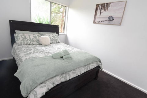 Spacious 4 Bed, 2 Lounge, 2 Bath, Acre Home With Tree Top Views - Yarra Valley Gateway! - Australian Directory 2