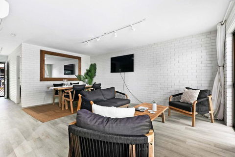 Spring On The Esplanade - Australian Directory 1