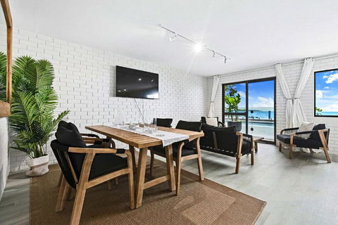 Spring On The Esplanade - Australian Directory 2