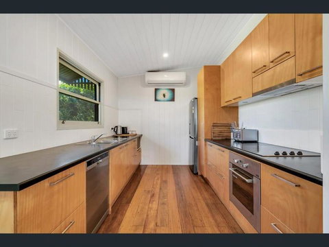 STANLEY COTTAGE - Australian Directory 3