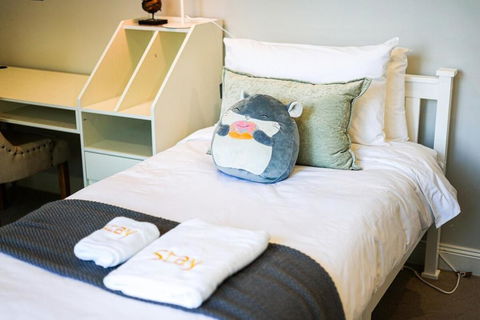 StayAU Spacious 4BR Family Home In Surrey Hills - Australian Directory 1