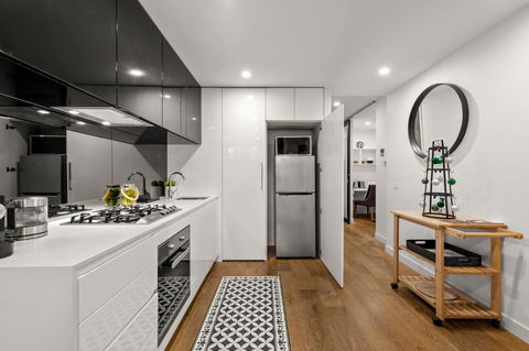 StayCentral - Hawthorn East - Study, 2 Car Spaces - Australian Directory 0