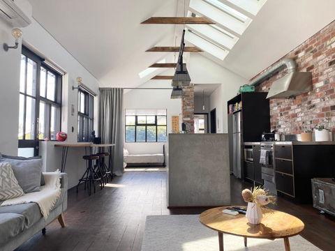 T H E L O F T - Stunning Private Apartment - Australian Directory 2