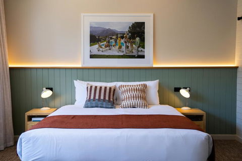 The Clovercrest Hotel Motel - Australian Directory 2