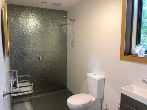 THE GOLDEN RETREAT POOL HOUSE - Australian Directory 3
