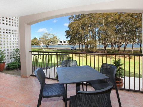 Beachport 14 - 2 BDRM Apt With Canal Views On Parkyn Pde - Australian Directory 1