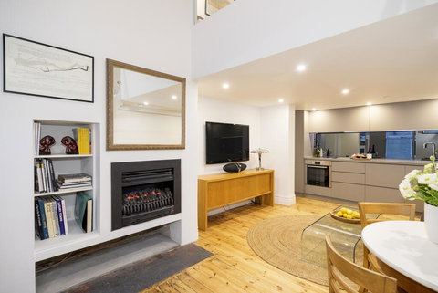 Beachside Luxury Loft Apartment - Australian Directory 3