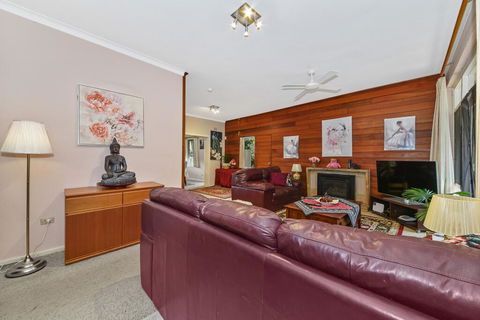 BEAUTIFUL HOLIDAY HOME CLOSE TO KU-RING-GAI CHASE NNT328 - Australian Directory 2