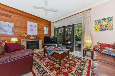 BEAUTIFUL HOLIDAY HOME CLOSE TO KU-RING-GAI CHASE NNT328 - Australian Directory 1
