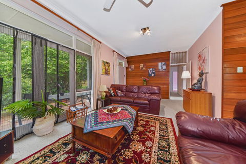 BEAUTIFUL HOLIDAY HOME CLOSE TO KU-RING-GAI CHASE NNT328 - Australian Directory 0