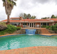 Beautiful Resort Retreat Villa in the Yarra Valley - Entertainer's delight - Australian Directory