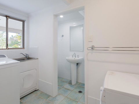 Beauty And The Beach', 88 Foreshore Drive - Large Home With WIFI & Water Views - Australian Directory 2