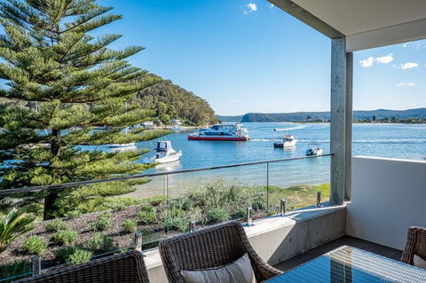 Beauty On Booker Bay - Australian Directory 2
